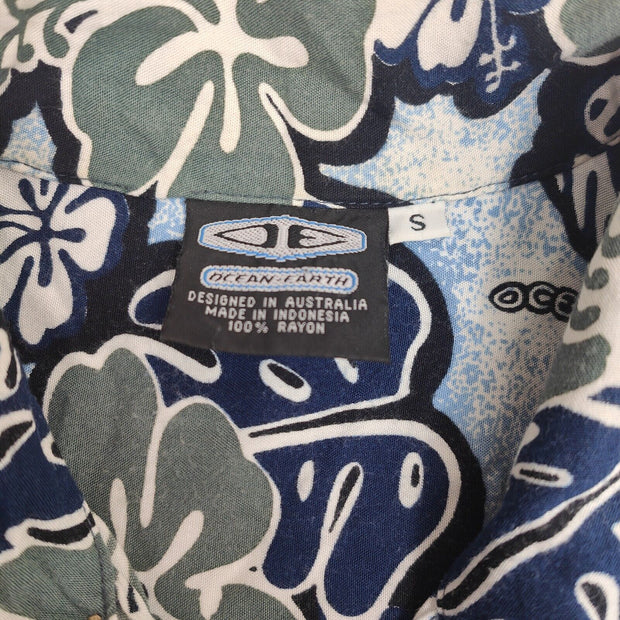 Ocean & Earth Shirt adult Size Small Vintage Floral Rayon surf casual collar Y2K